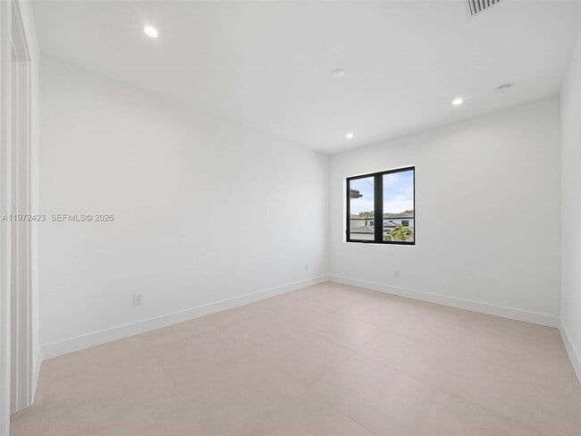 Building Photo - 5718 Ashwood Cir