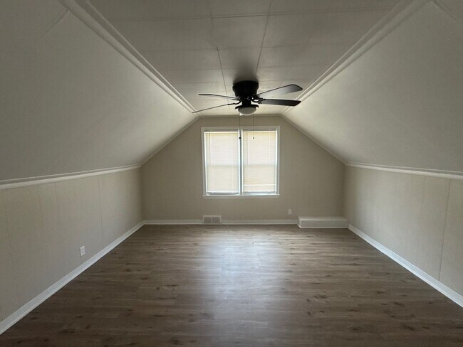 Building Photo - Renovated 3-Bedroom Home – We Welcome Sect...
