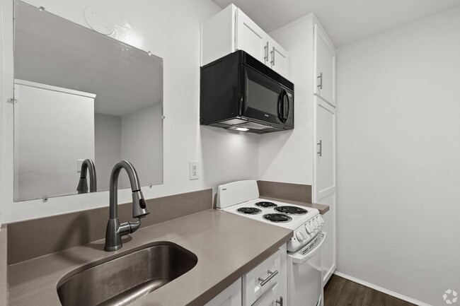 Interior Photo - 1275 Federal Ave