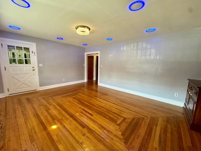 Building Photo - 28-32 Lenox Avenue, 1st Floor