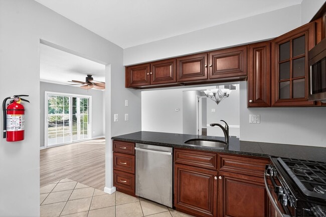 Building Photo - 803 Aberdeen Ln