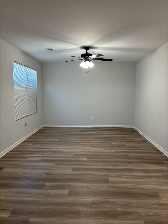 Building Photo - 3281 Madewell St