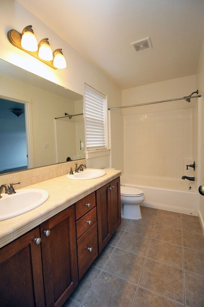 Building Photo - 15128 SE Nia Dr