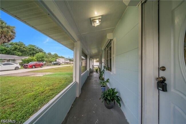 Building Photo - 77 Glenmont Dr W