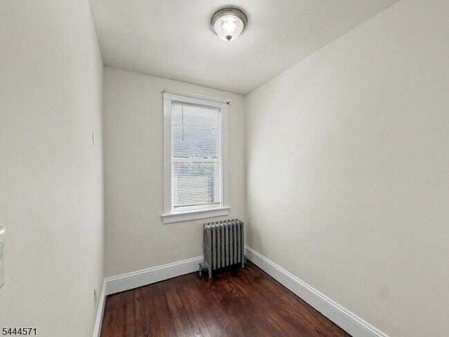Building Photo - 372 Prospect St