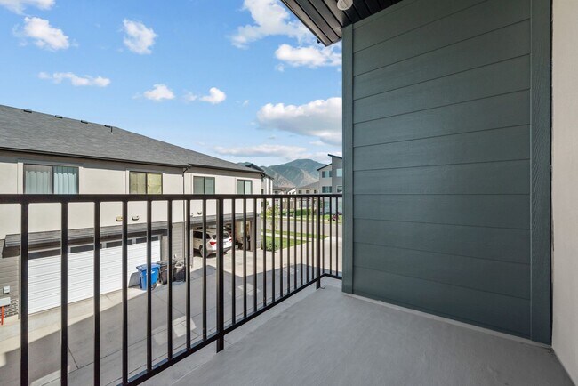 Building Photo - Brand-New 3 Bed, 2 Bath Townhome in Spanish Fork!