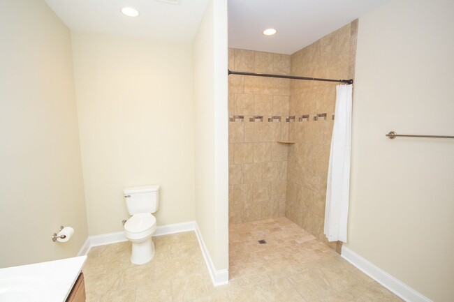 Building Photo - Home in Athens City! *HANDICAP ACCESSIBLE*