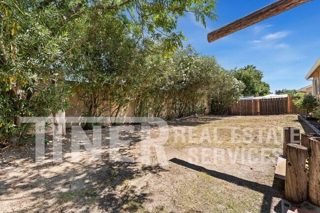 Building Photo - 3233 Oriole Way