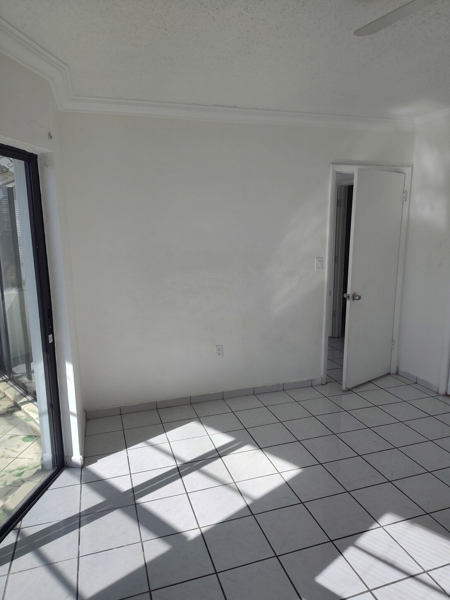 Building Photo - 1605 NE 185th St