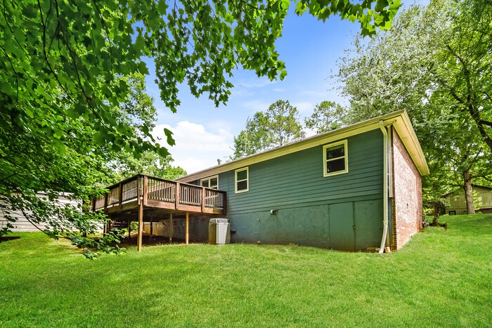 Building Photo - 310 Victoria Dr