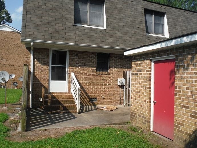 Building Photo - 104 Cedar Ct