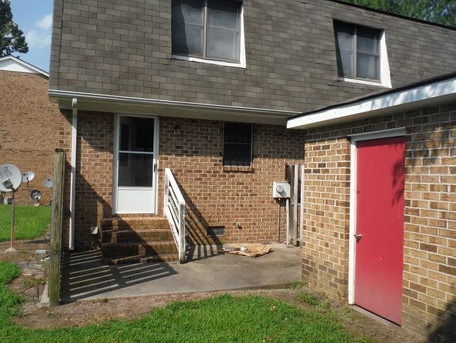 Building Photo - 104 Cedar Ct