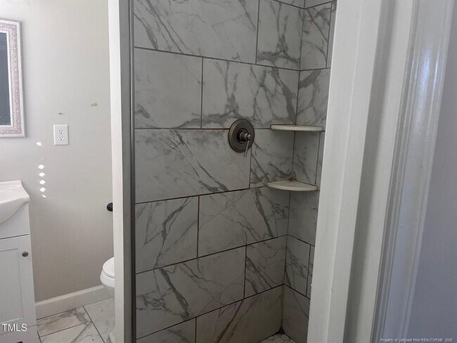 Building Photo - 3 Bedroom 2 Bath for Rent - Call/Text 910-284-4804