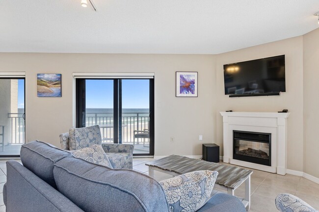 Building Photo - Fully Furnished Beautiful 2 Bedroom Seasca...