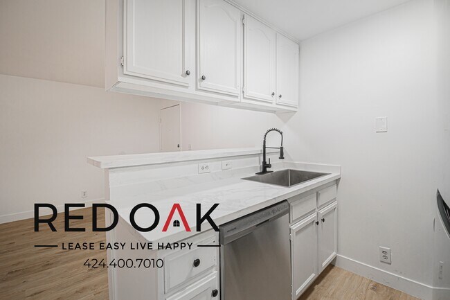 Building Photo - 4651 Cahuenga Blvd