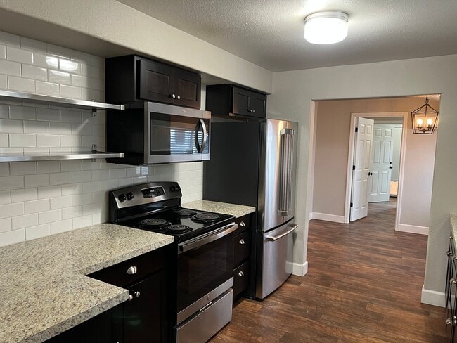 Building Photo - Updated 3 bedroom 1 bathroom house in Thur...