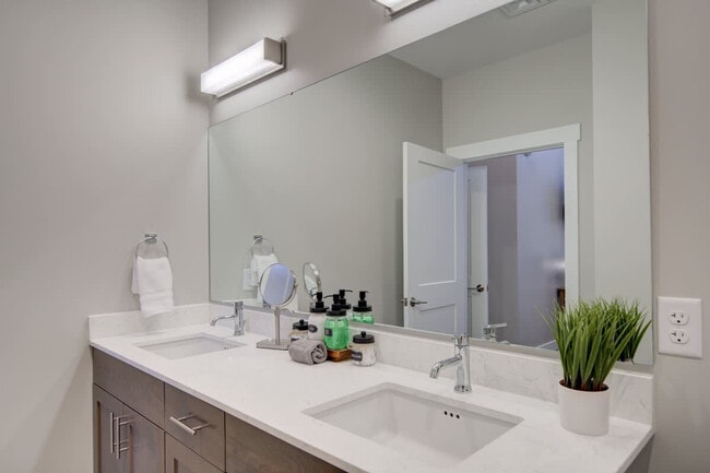 Building Photo - 110 W Beall St