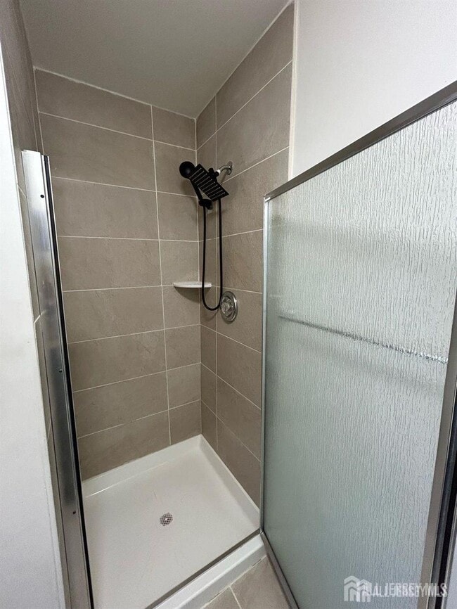 Building Photo - 517 Edison Glen Terrace