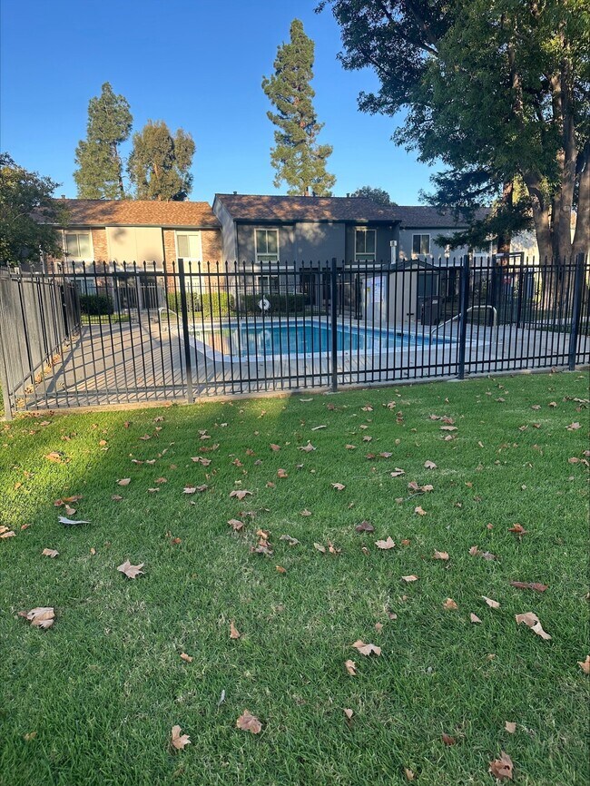 Building Photo - 3540 Northwood Dr.