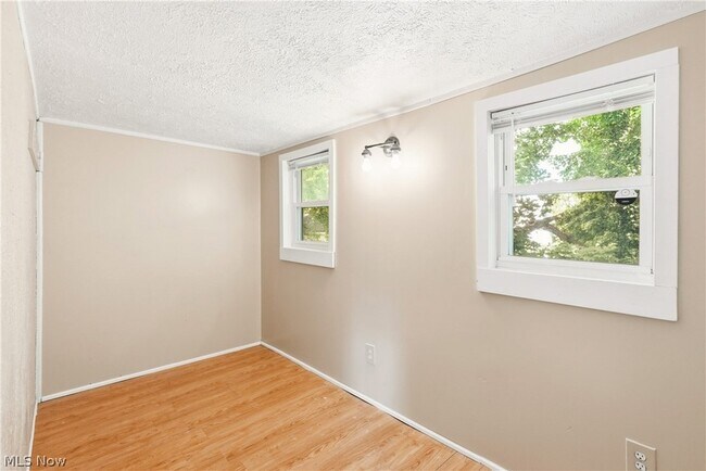 Building Photo - 285 Sumner Ct