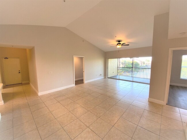 Building Photo - ** FAIRWAY PRESERVE ** 3 BED / 2 BATH COND...