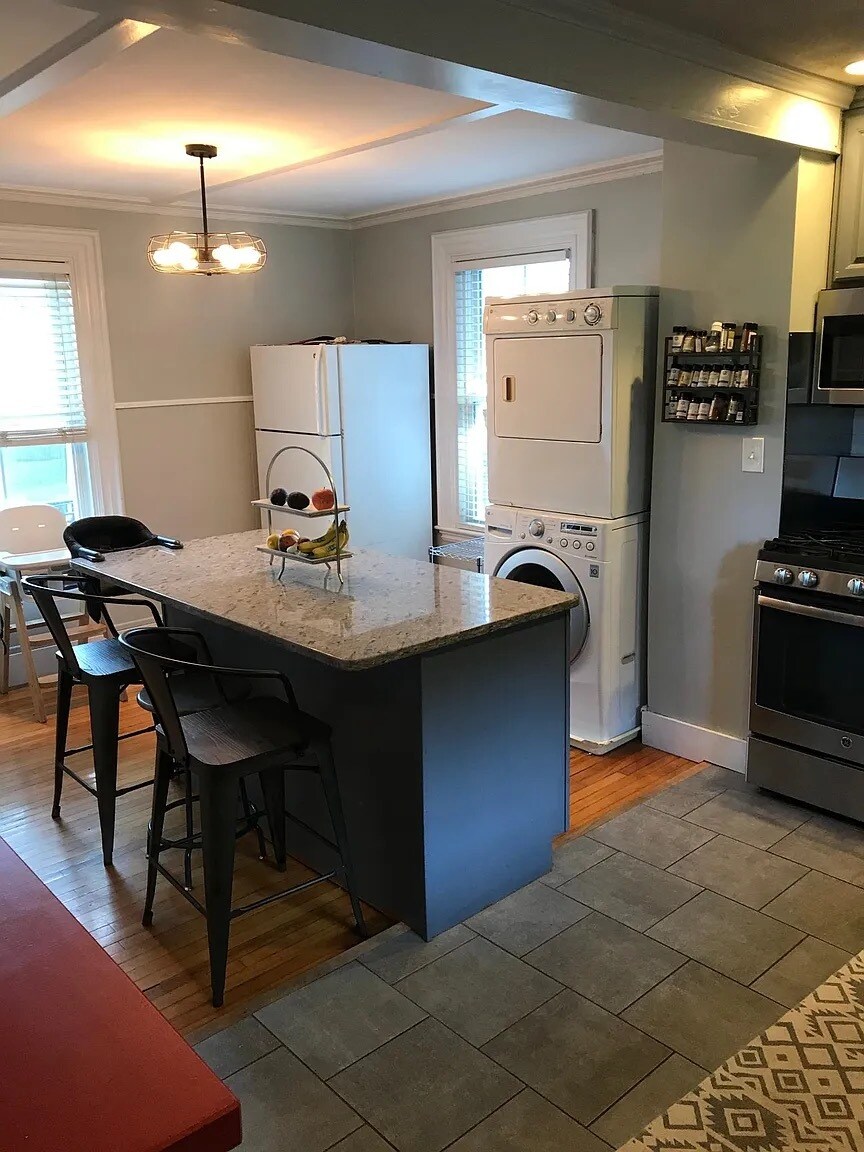 Building Photo - 15 Chestnut St