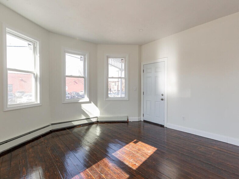 Building Photo - 35 Valley St