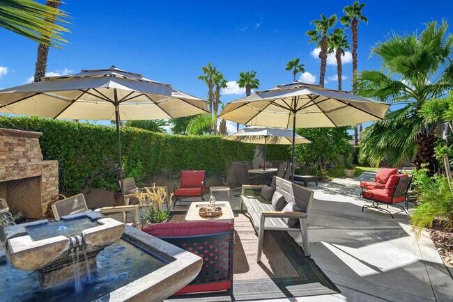 Building Photo - 440 Desert Holly Dr