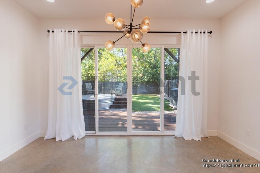 Building Photo - 3133 Govalle Ave