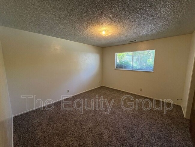 Building Photo - 3924 W Hillsdale Ct