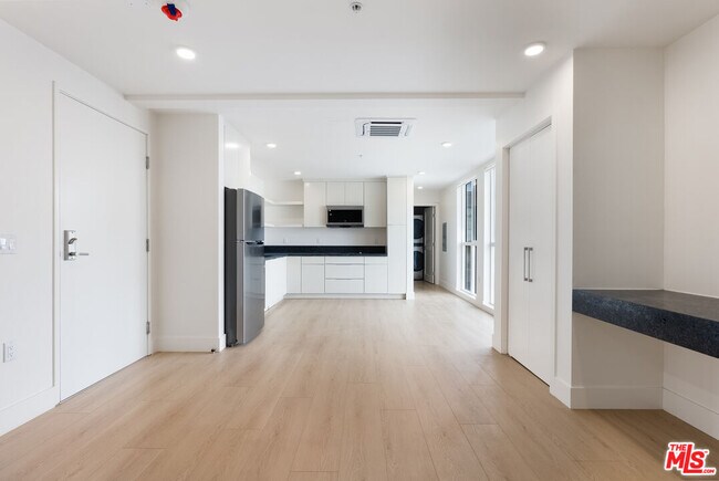 Building Photo - 8561 Belmont St