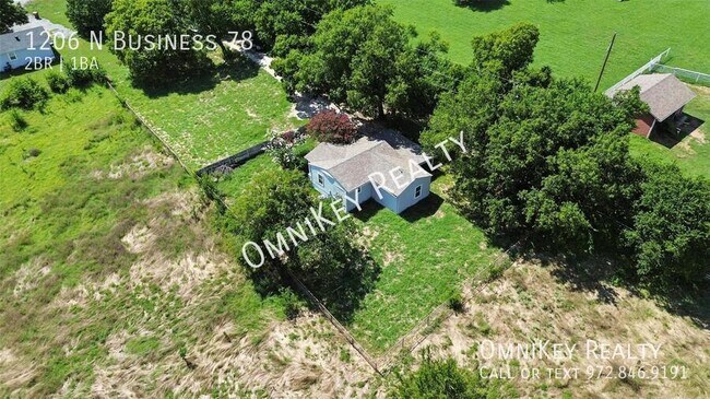 Building Photo - 1206 TX-78 BUS