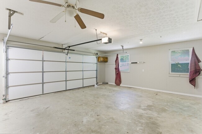 Building Photo - 10118 Lonesome Pine Dr