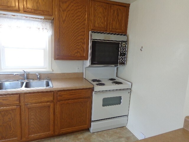 Building Photo - 94 W 250 N