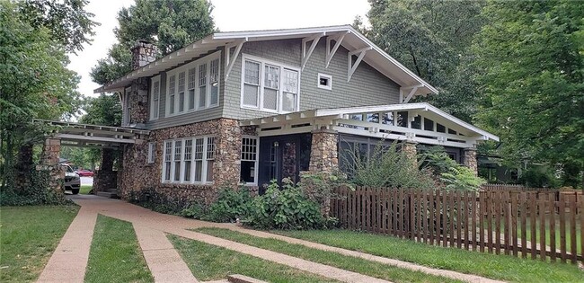 Building Photo - 606 W Central Ave