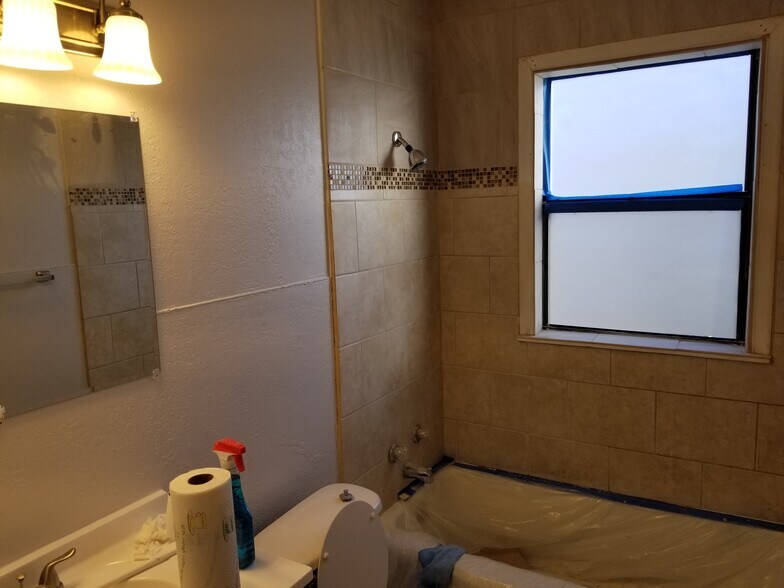 Building Photo - 1439 N Olympia Ave