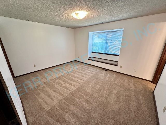 Building Photo - Charming 3-Bed Troutdale Home with Spacious 2,114 Sq Ft Layout & 2.5 Baths!