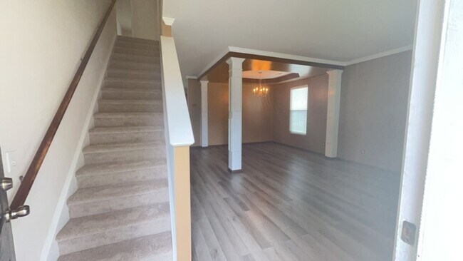 Building Photo - 4 Bedroom 2.5 Bath Home Located In Buckshi...