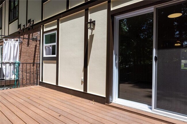 Building Photo - 147 Hunters Cove