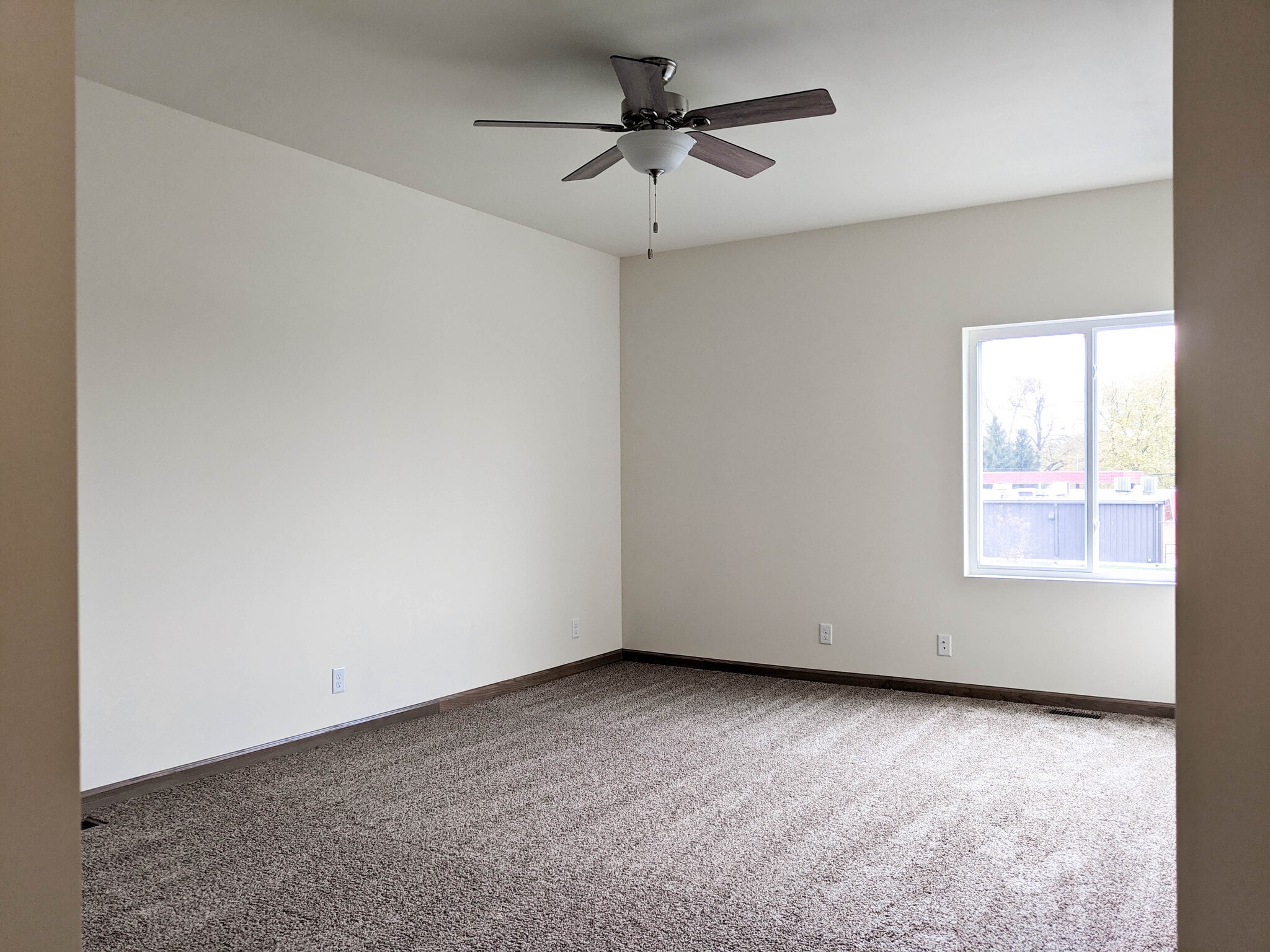 Building Photo - 612 Commercial Dr