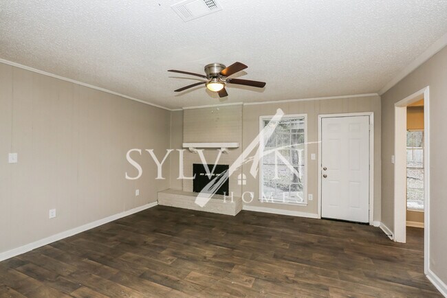 Building Photo - This 4 bedroom, 2 bathroom home is exactly...
