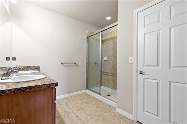 Building Photo - 15268 Yellow Wood Dr