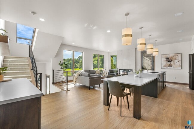 Building Photo - 2807 S Terry Ave