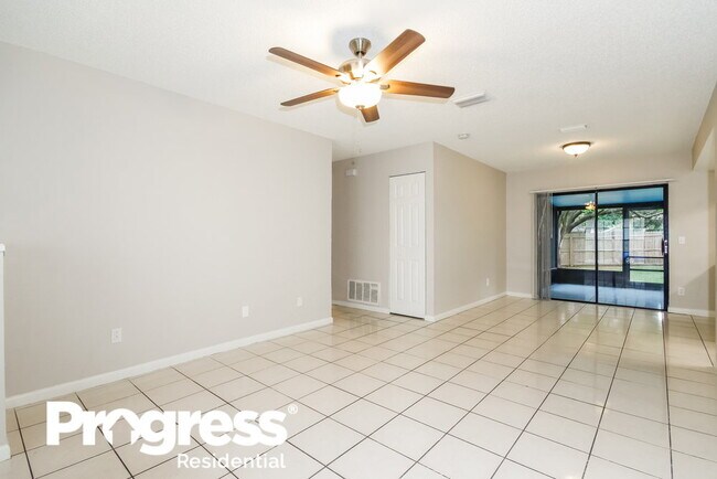 Building Photo - 428 Regal Park Dr