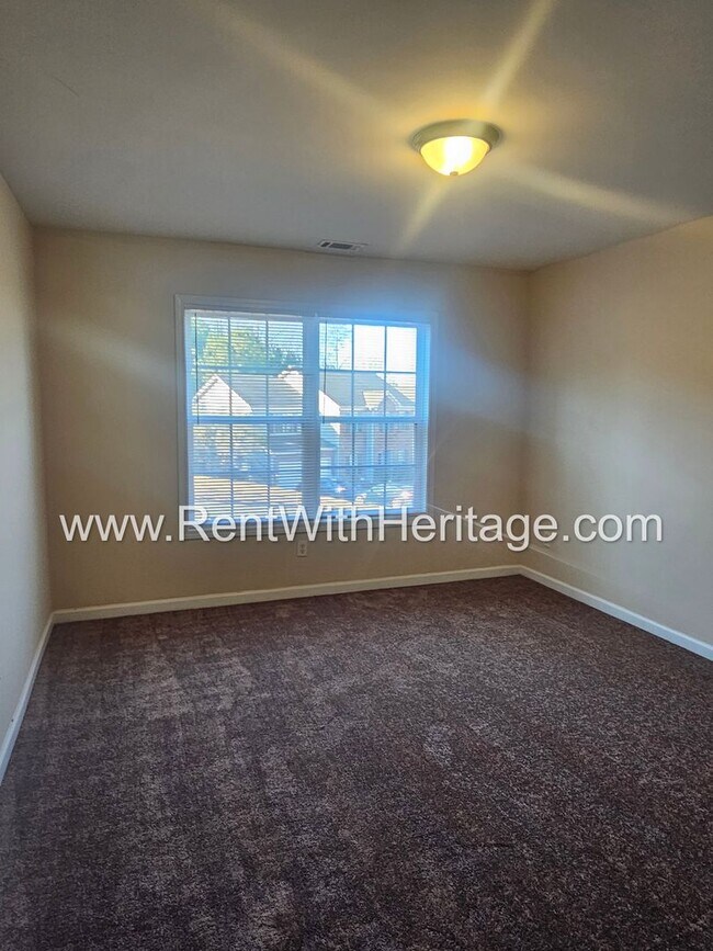 Building Photo - WOW!!...GORGEOUS!!..UPGRADES /AMAZING MASTER/ FENCED YD/ SWIM-TENNIS