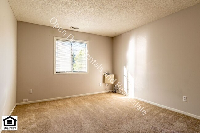 Building Photo - 4934-4936 Vermont Ln