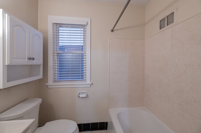 Building Photo - 5064 N Bay Ridge Ave