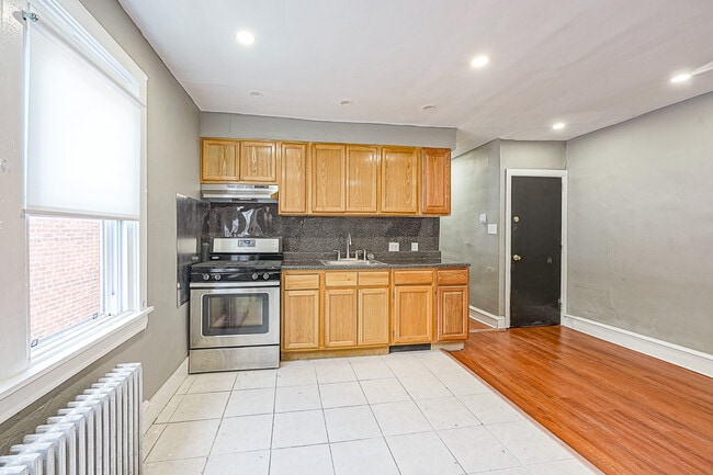 Building Photo - 510 S 48th St