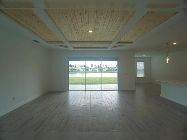 Building Photo - Stunning 5-Bedroom Lakeview Home in River ...