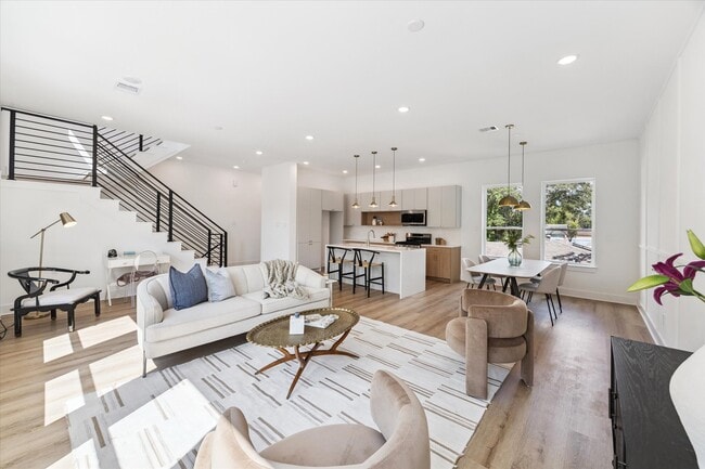 Building Photo - 6343 W Montgomery Rd